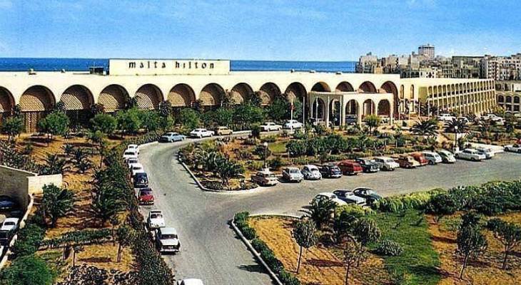 Whoa! This is what the original Hilton hotel looked like
