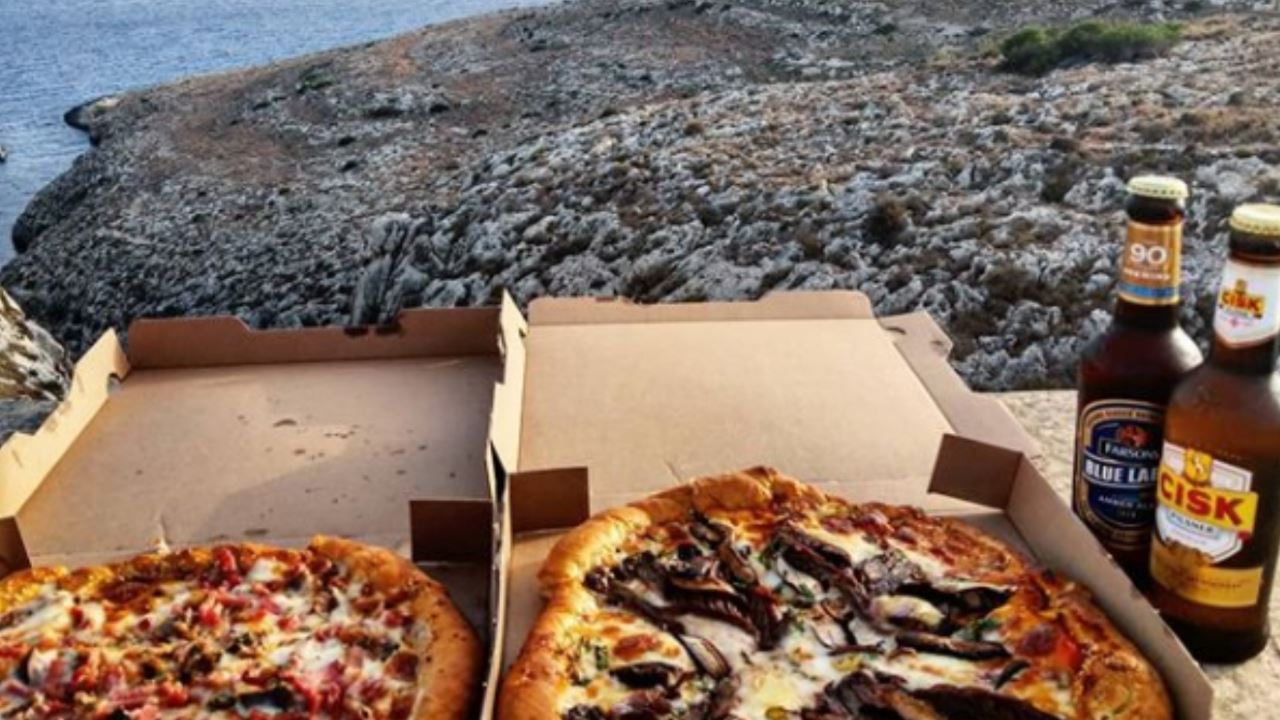 6 stunning locations in Malta & Gozo for a takeaway & a bottle of vino