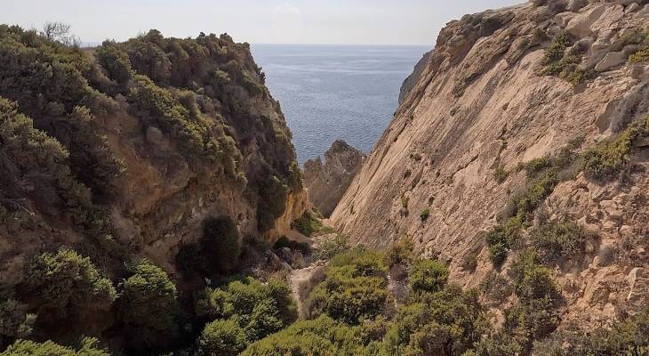 Xaqqa Cliffs