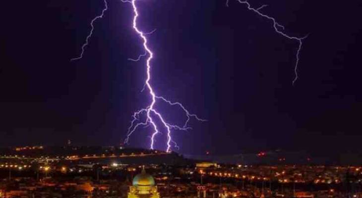 It’s Grease Lightnin’! Stunning storm shots from last night will defo take your breath away!