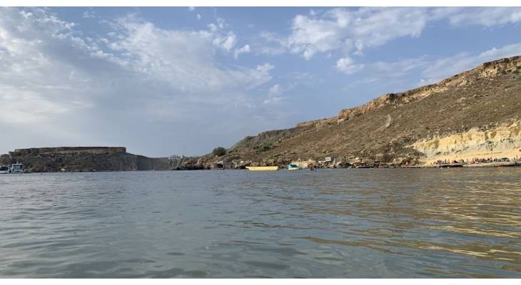 gnejna bay