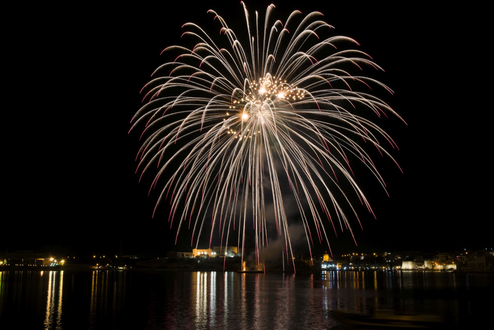The finest pyrotechnics the country has to offer: Malta International Fireworks Festival is back!