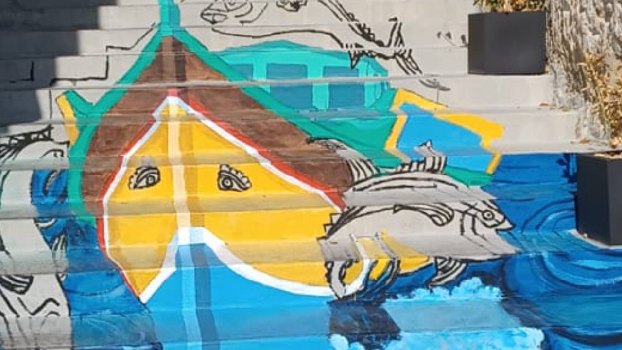 Beautiful! Local artists painting the iconic Maltese Luzzu on Mellieha ...