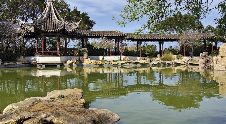 Let this Oriental garden breathe some zen into you!