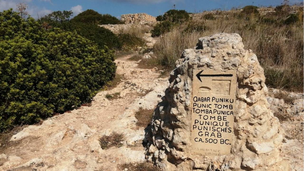 One of the best walks in Malta! Here's what you'll discover on Xemxija