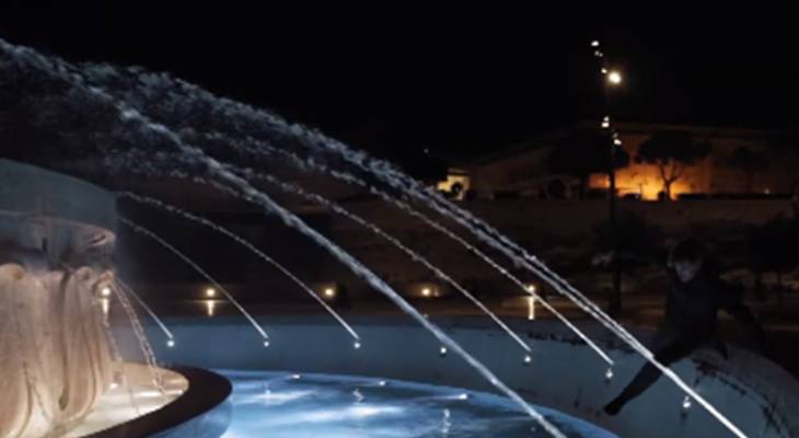 WATCH: Lad on 72-hour Malta holiday jumps into Triton’s Fountain for cheeky midnight dip