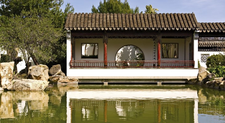 Let this Oriental garden breathe some zen into you!