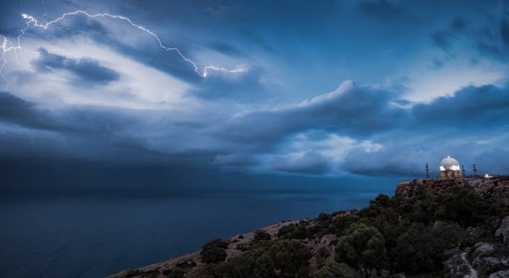 It’s Grease Lightnin’! Stunning storm shots from last night will defo take your breath away!