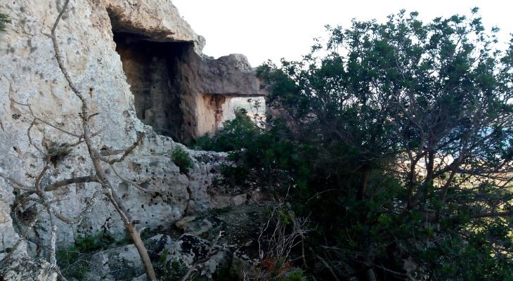 Rock cut window